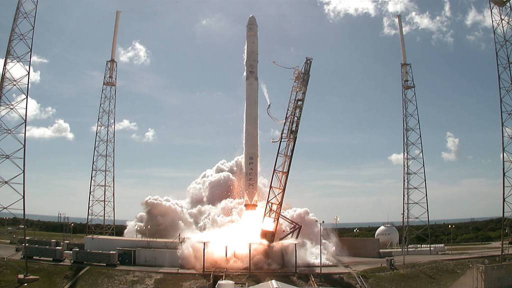 Dragon, Falcon 9 Lift-off