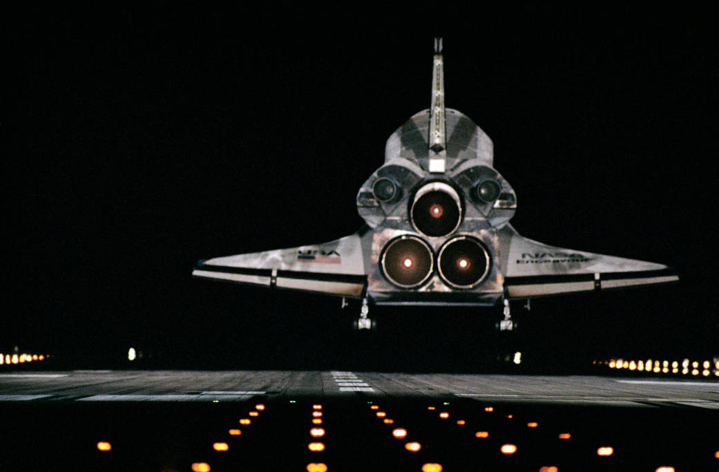 Nighttime landing of shuttle Endeavour, view of the back of the vehicle