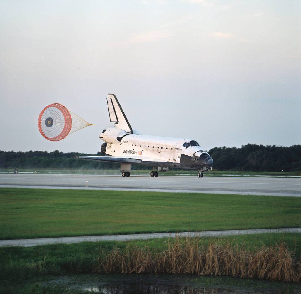 This Week in NASA History: Space Shuttle Discovery, STS-85 Lands — Aug. 19, 1997