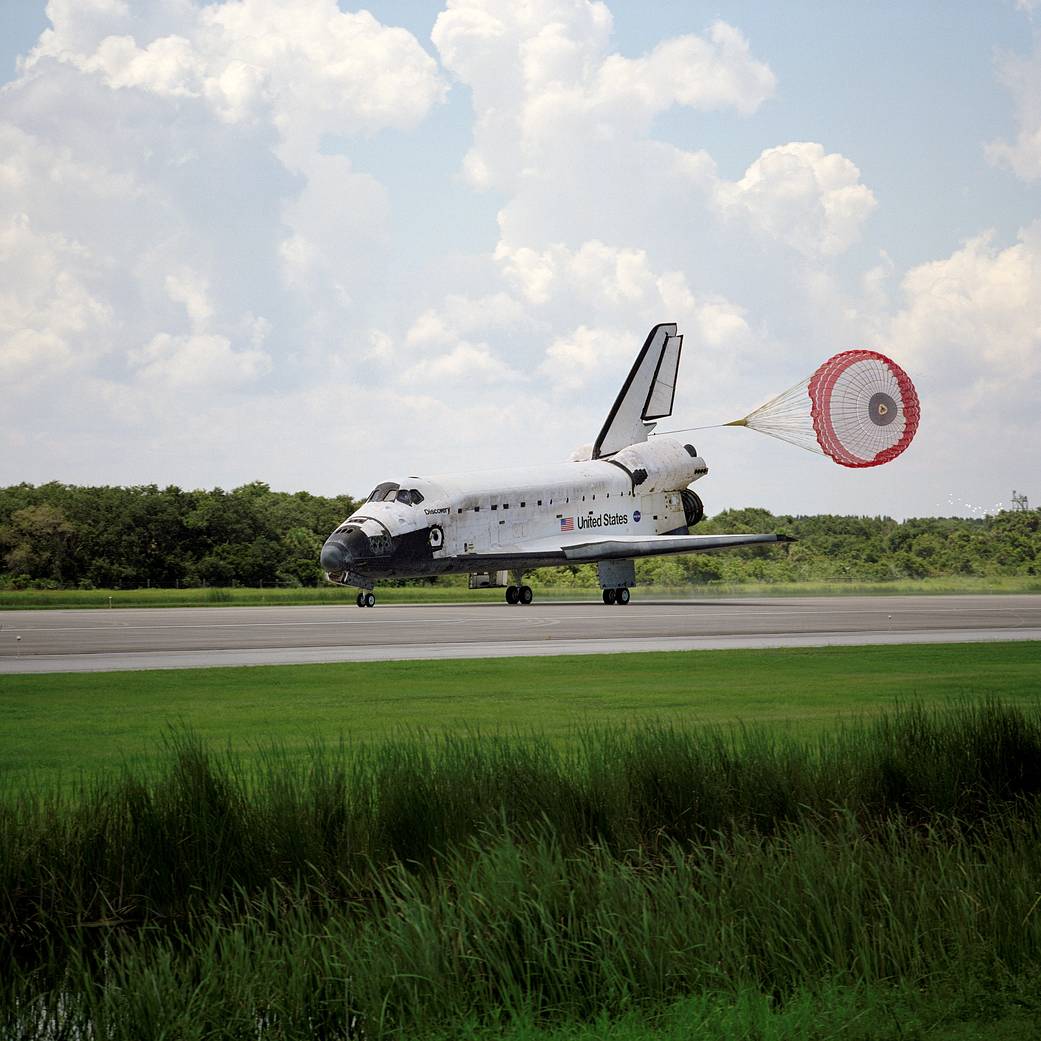 This week in 2001, space shuttle Discovery, mission STS-105, landed at NASA’s Kennedy Space Center.