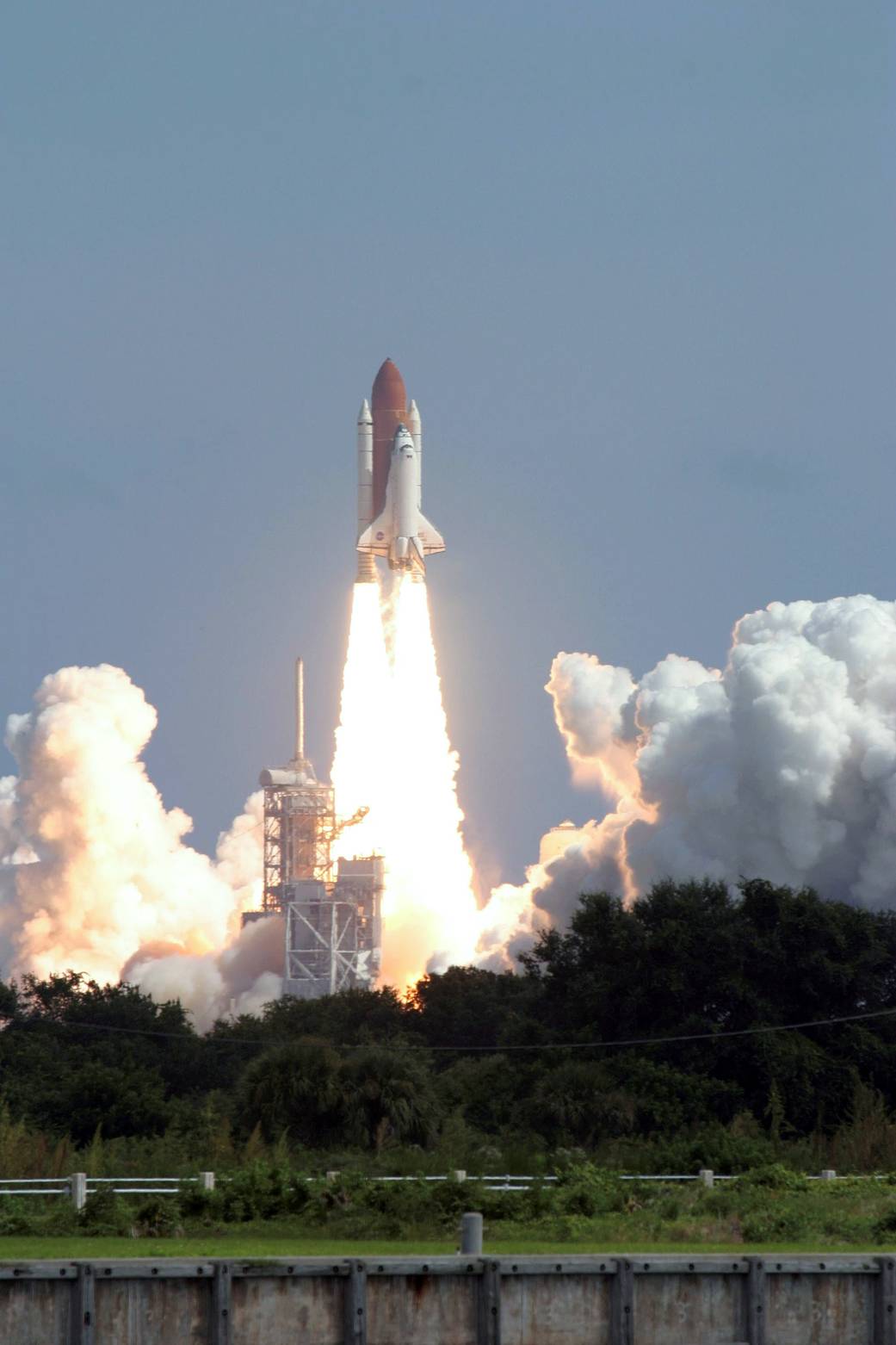 Daytime launch of shuttle Atlantis 