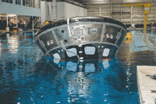 Orion Crew Module Uprighting System
