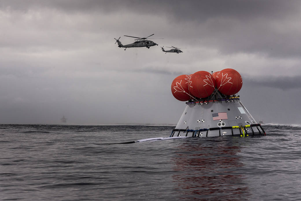 test version of an Orion capsule during Underway Recover y Test-8 in the Pacific Ocean