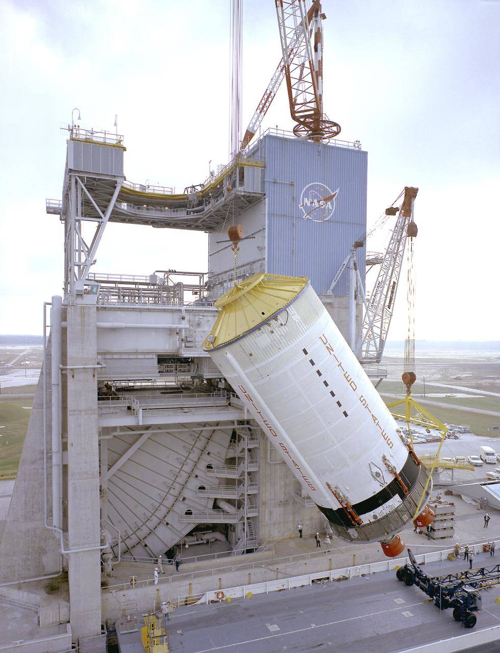 saturn_s-ii_stage_in_mtf_test_stand