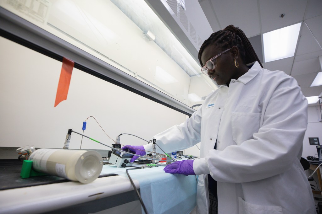 Deborah Efua Adu Essumang, system lead scientist, conducts testing of the Volatile Monitoring Oxygen Measurement Subsystem (VMOMS) for Molten Regolith Electrolysis (MRE) inside a laboratory in the Neil A. Armstrong Operations and Checkout Building at NASA’s Kennedy Space Center in Florida on April 19, 2024. The high-temperature electrolytic process aims to extract oxygen from simulated lunar regolith which will be critical to the agency’s Artemis campaign. Oxygen extracted from the Moon can be utilized for propellent to NASA’s lunar landers, breathable oxygen for astronauts, and a variety of other industrial and scientific applications for NASA’s future missions to the Moon.