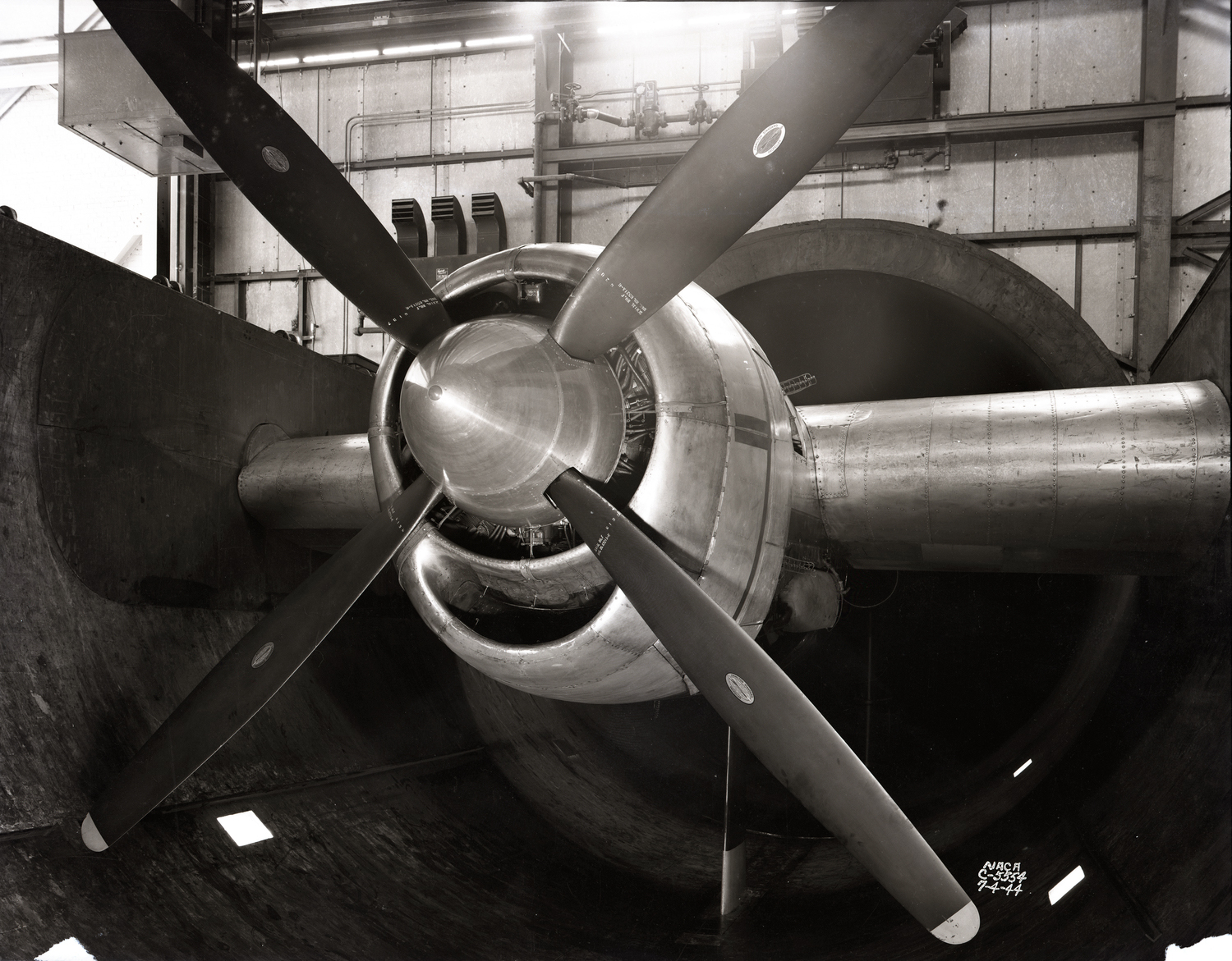 Piston engine in wind tunnel.