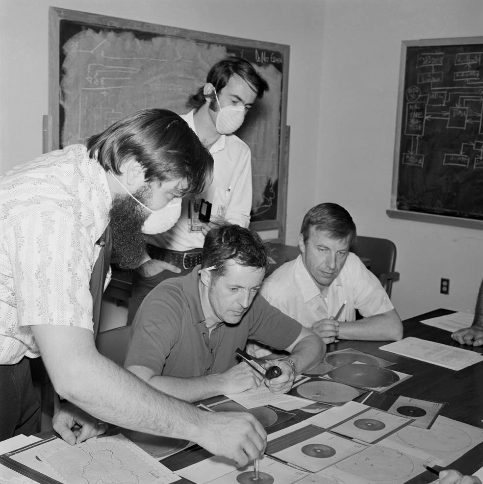 solar_physics_briefing_bldg_5_may_10_1973