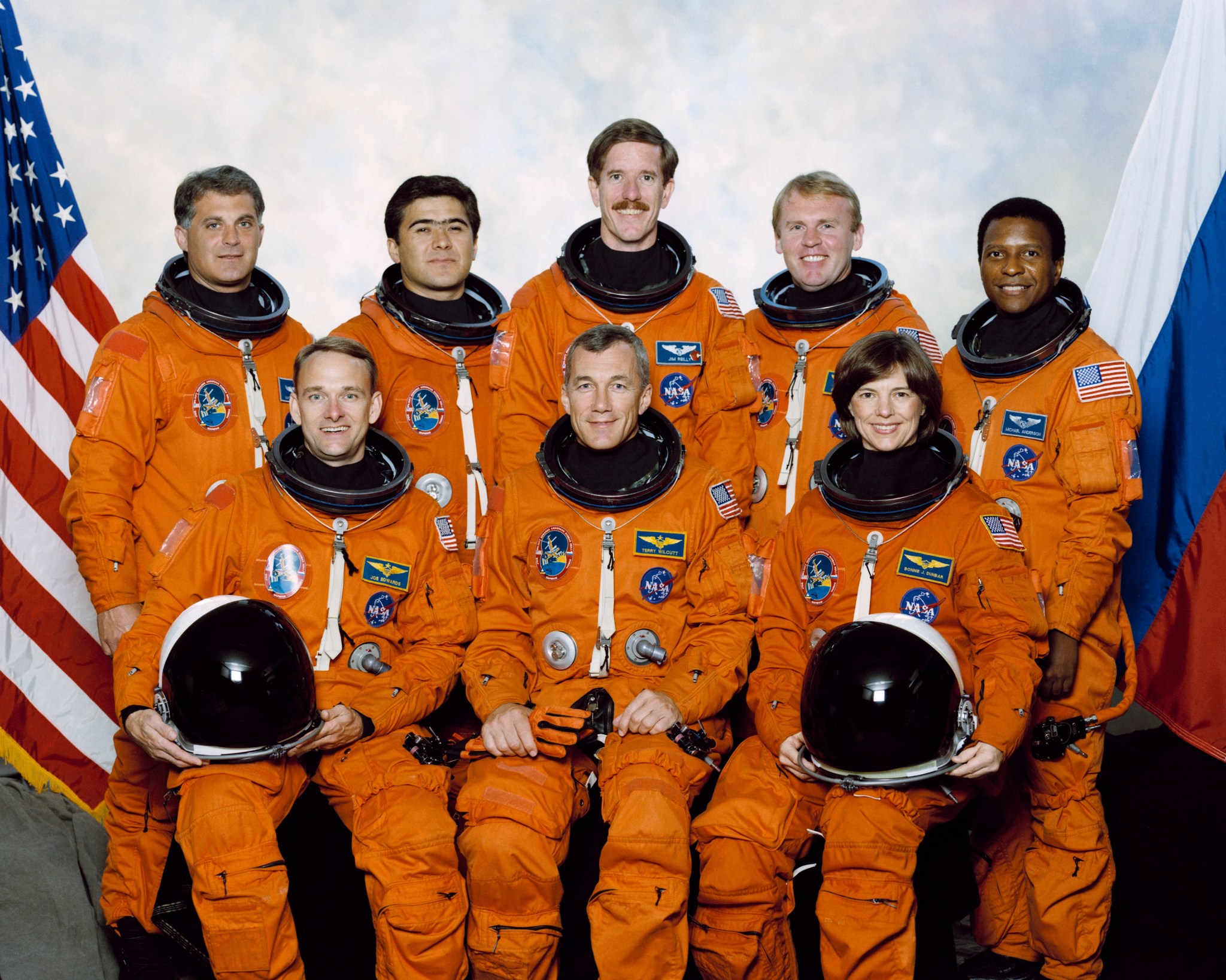 STS-89 official crew portrait.