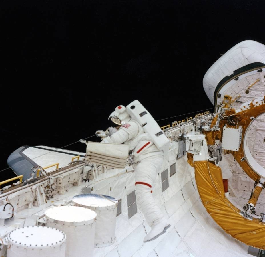 sts_6_eva_musgrave_massive_article_translation