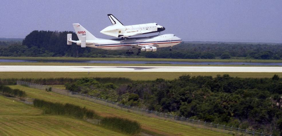 sts_6_challenger_ksc_arrival_jul_5_1982