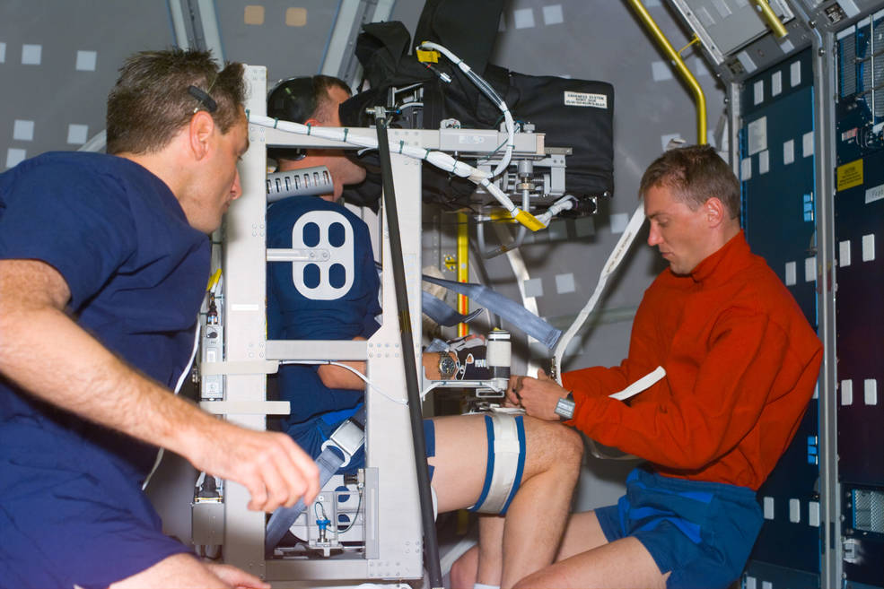 sts_90_neurolab_linnehan_williams_pawelczyk_rotating_chair