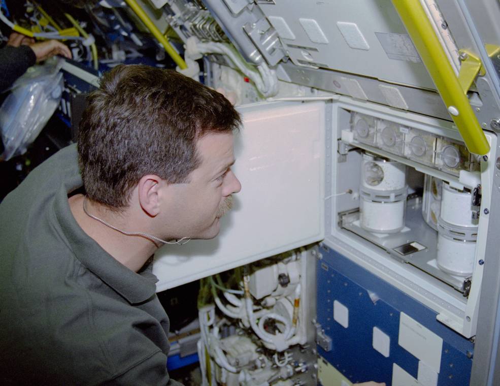 sts_90_neurolab_botany_experiment_incubator_botex_altman