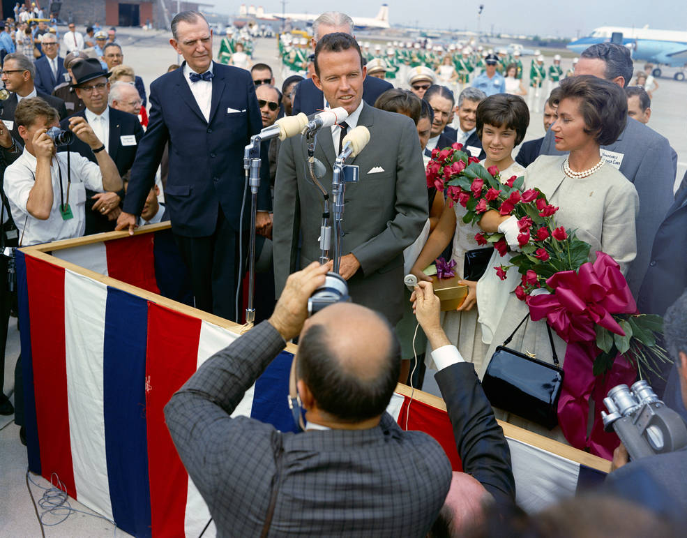 cooper_addresses_crowd_at_hobby_jun_23_1963