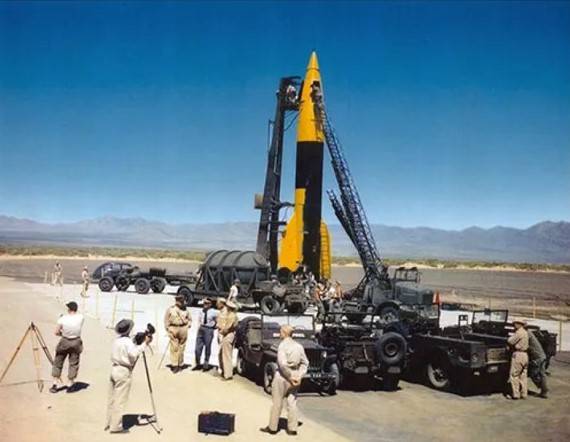 first_two-stage_rocket_v2_for_may_10_1946_launch_at_white_sands