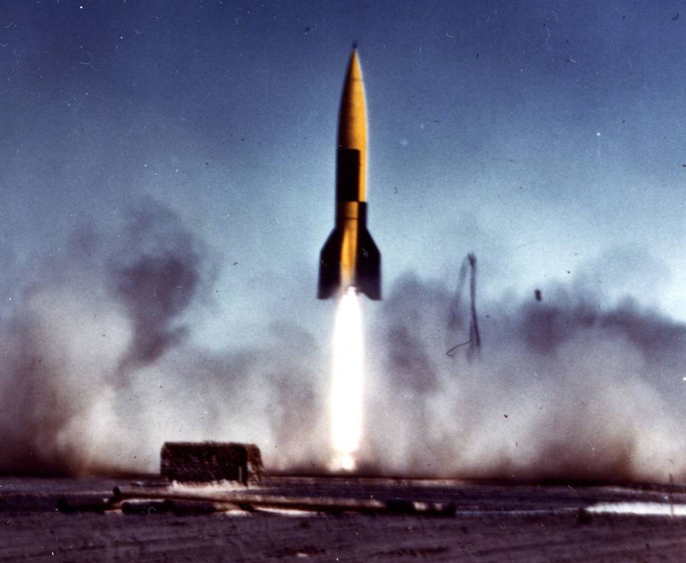 first_two-stage_rocket_v-2_launch_may_10_1946