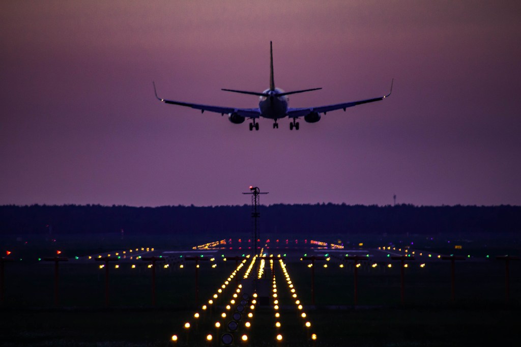 Problem Set B image of an Airbaltic Boeing 737-300 landing, Riga International Airport.