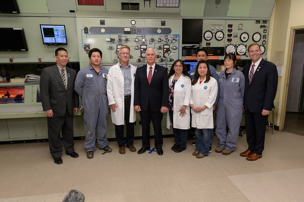 Vice President Visits Arc Jet Complex