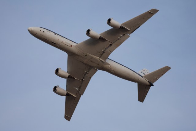 NASA’s DC-8 aircraft flies low over urban places to collect data on air quality