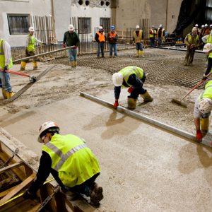 workers-at-space-environments-complex