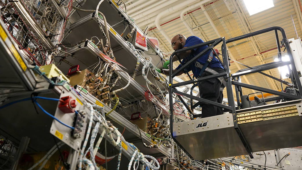 The first Artemis astronauts have begun crew training for their Artemis II mission around the Moon, and teams at NASA’s Marshall Space Flight Center in Huntsville, Alabama, are testing and configuring the flight software.