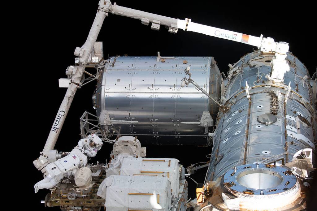 Spacewalkers Stephen Bowen and Sultan Alneyadi