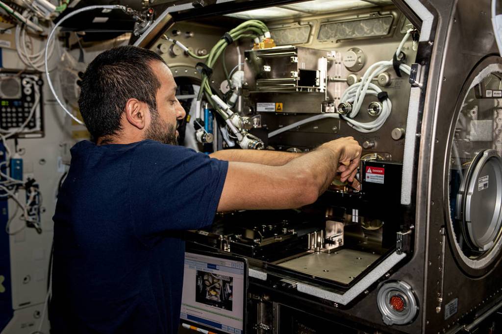Astronaut Sultan Alneyadi removes physics research hardware