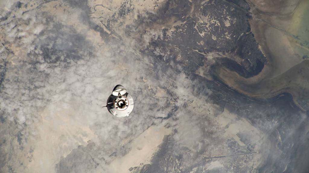 The SpaceX Dragon cargo vehicle approaches the space station