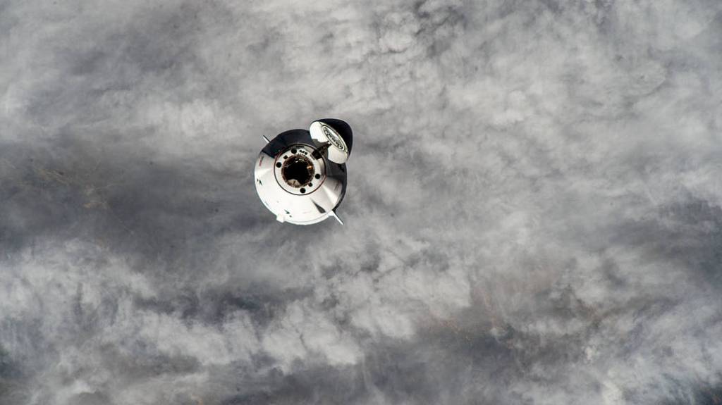 The SpaceX Dragon cargo vehicle approaches the space station