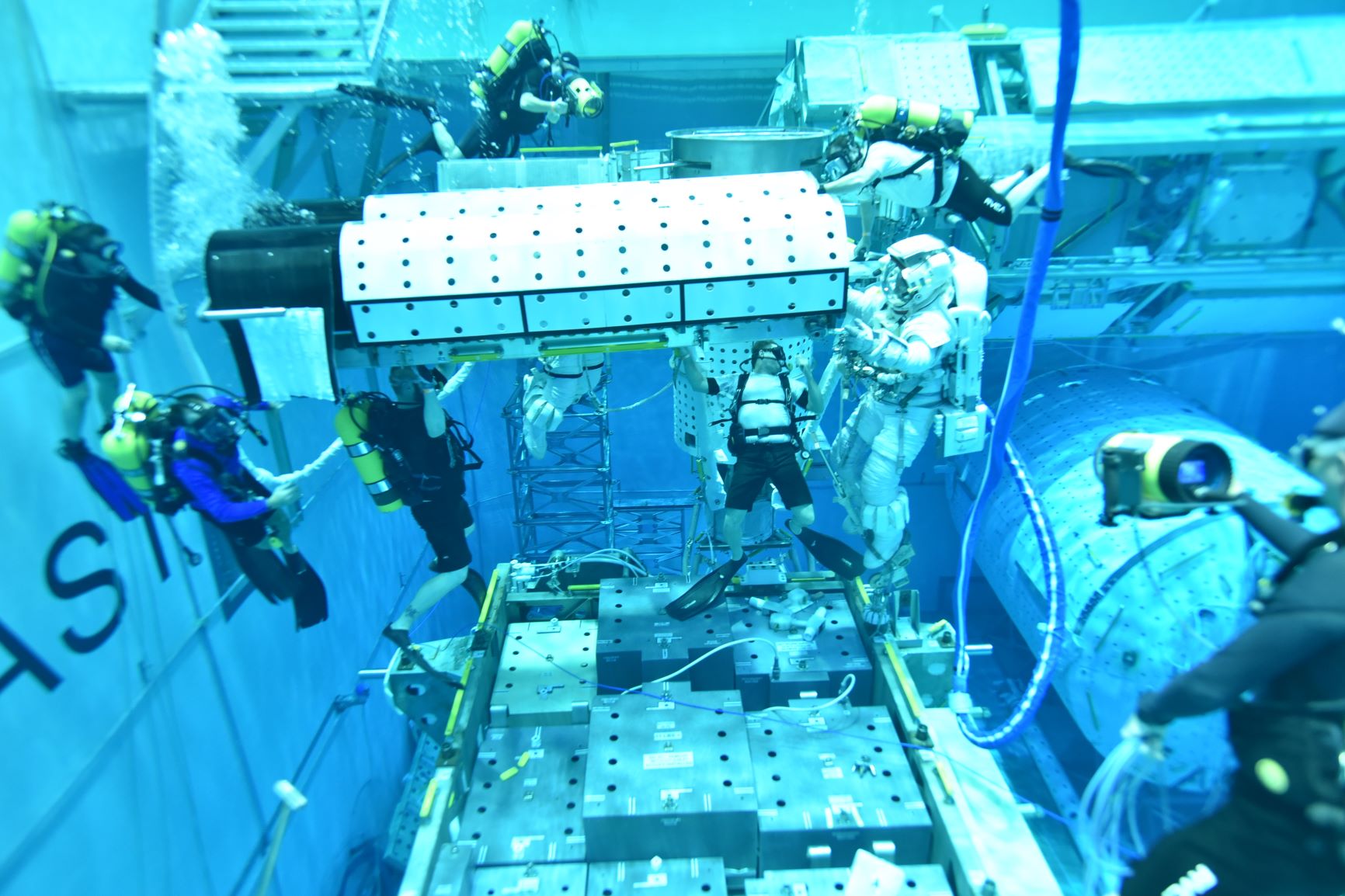 NBL divers conduct underwater training
