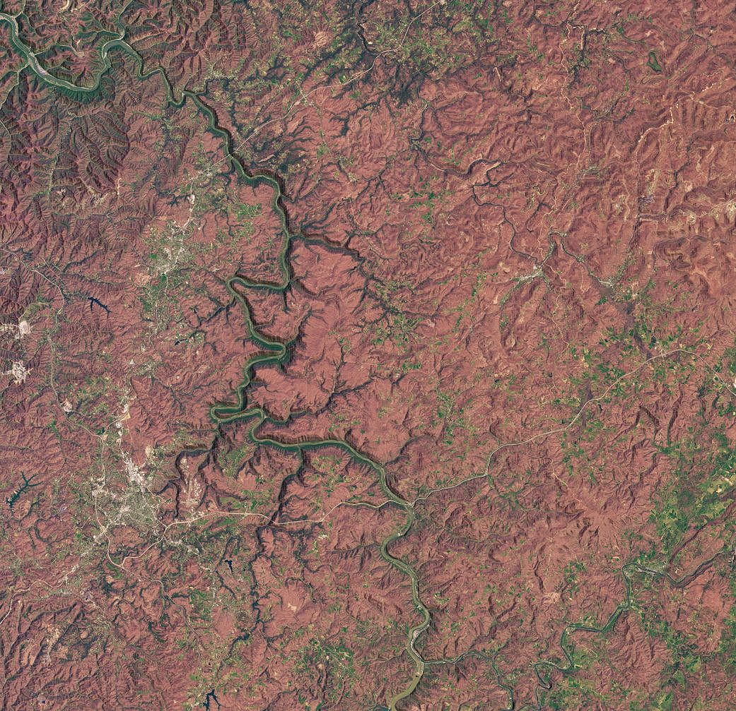Green hills and mountains in overhead view of New River Gorge National Park