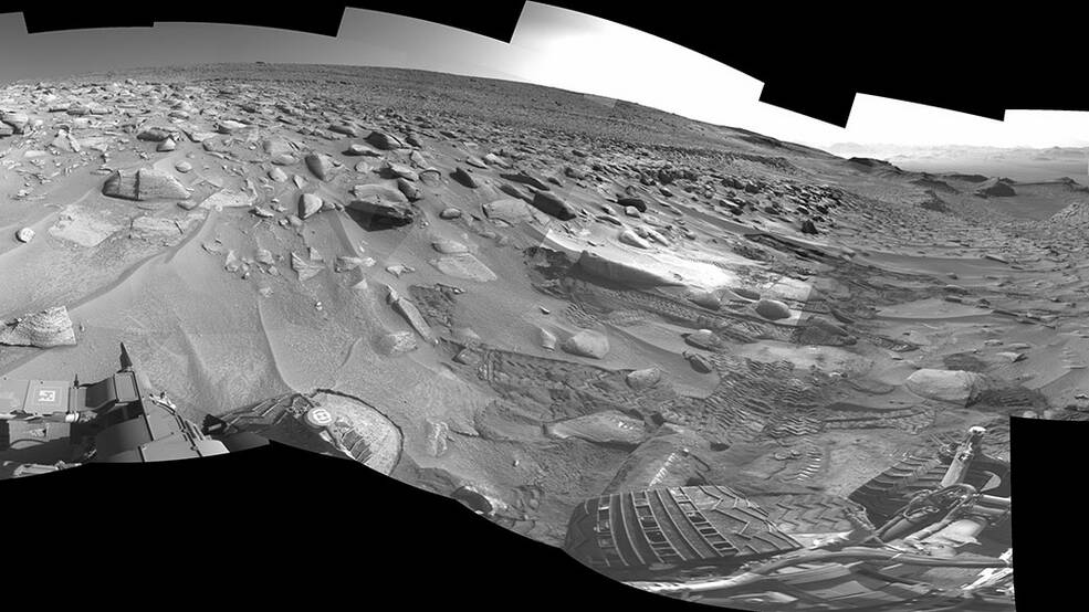 NASAs Curiosity left several sets of tracks on Mars