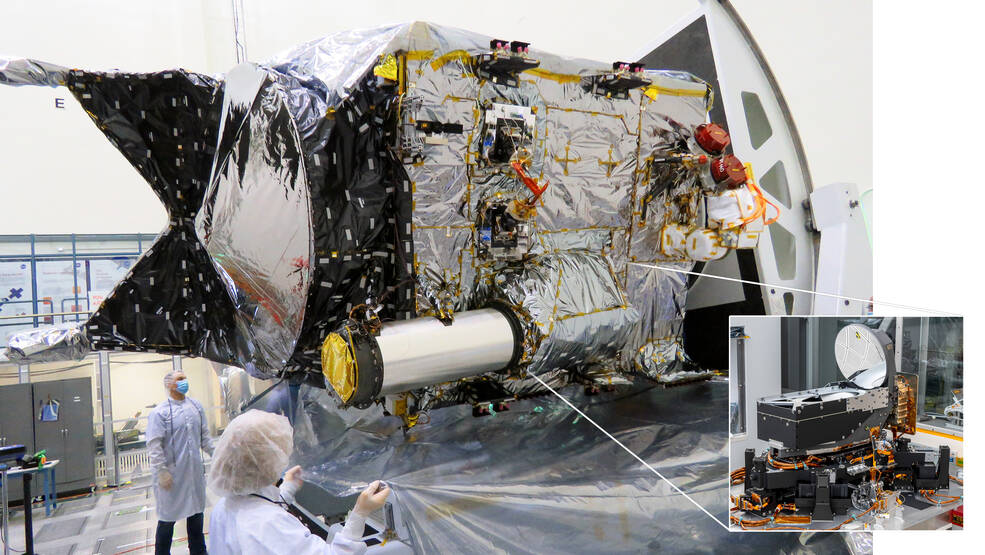 The Deep Space Optical Communications (DSOC) flight transceiver is inside a large tube-like sunshade and telescope on the Psyche spacecraft, as seen here. An inset shows the transceiver assembly before it was integrated with the spacecraft.