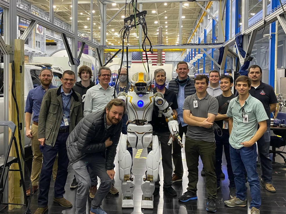 Apptronik visits with NASAs Valkyrie robot and the Johnson Space Center Dexterous Robotics Team in Houston, Texas during a Small Business Innovation Research (SBIR) meeting in 2021.
