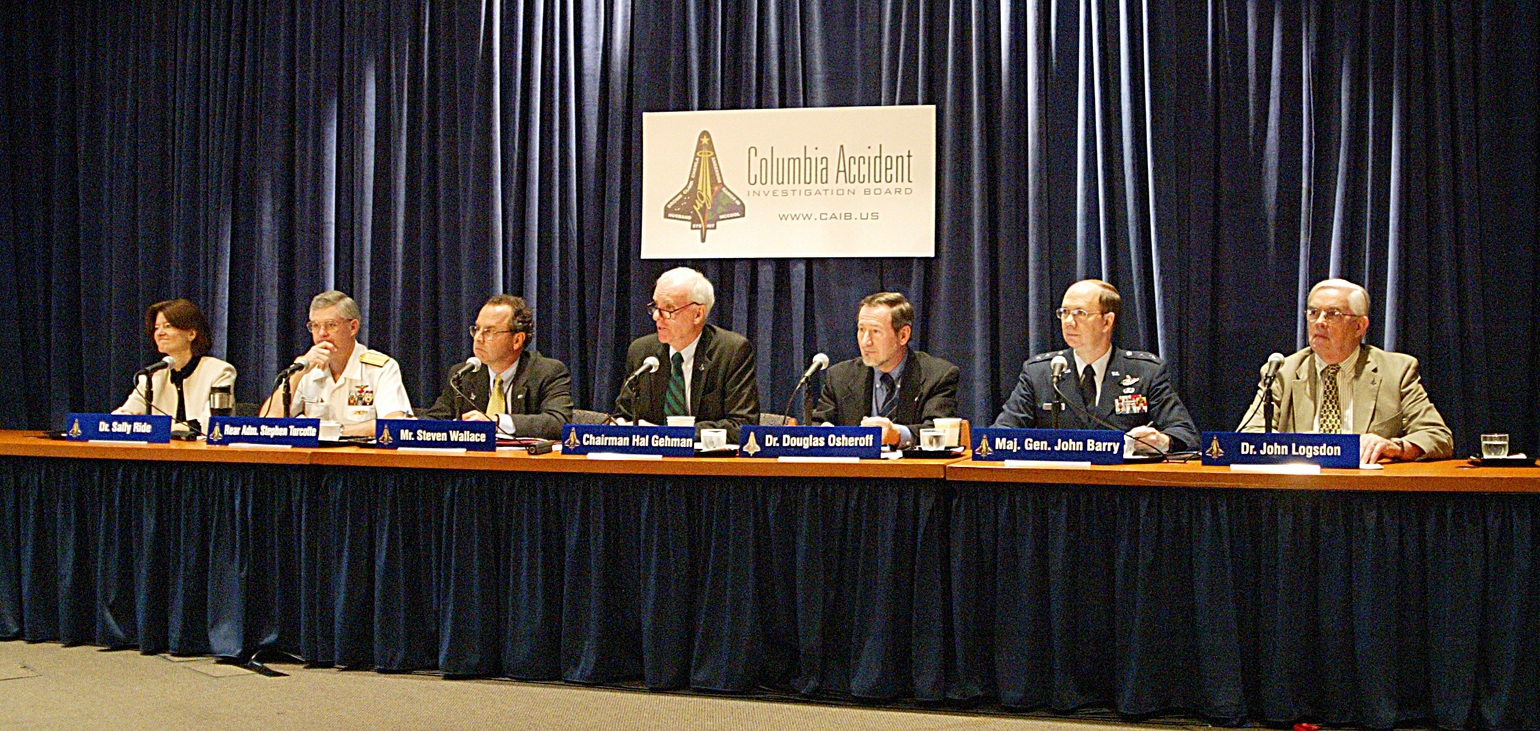 7 members of the CAIB appear for a public hearing