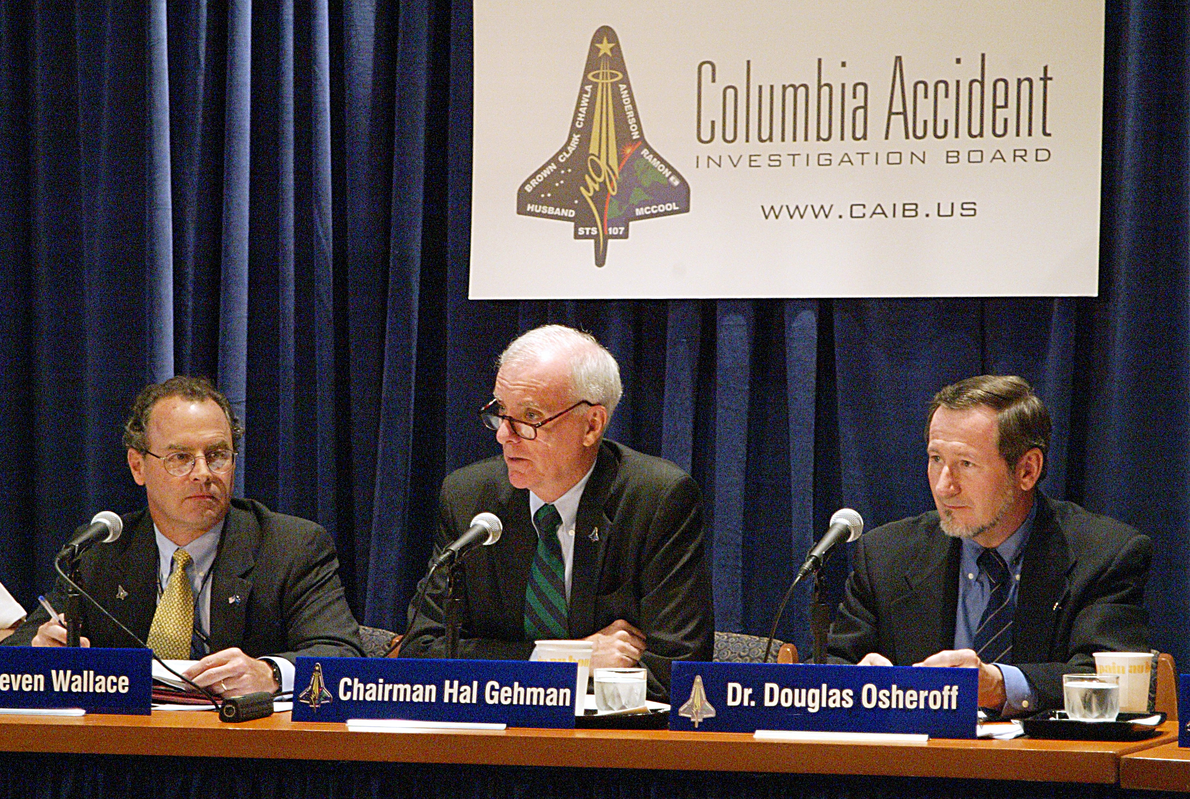 Hal Gehman speaks at a CAIB Panel press briefing