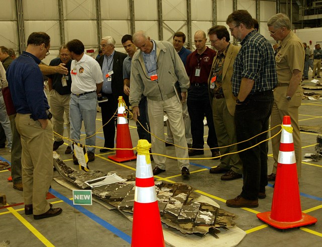 Board members examine Columbia Shuttle debris