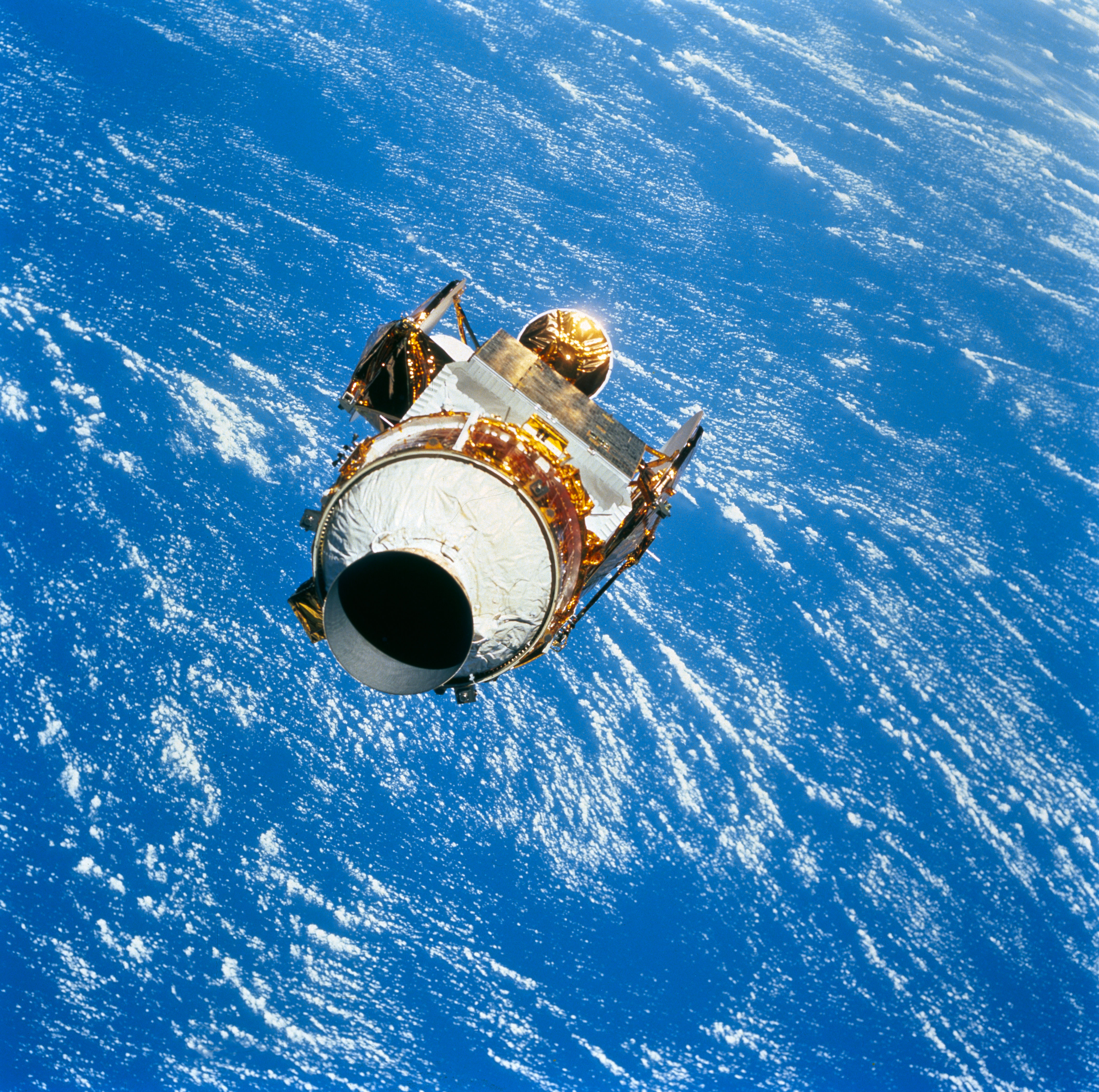 The Advanced Communications Technology Satellite (ACTS) with its Transfer Orbit Stage (TOS) is backdropped over the blue ocean following its releas...