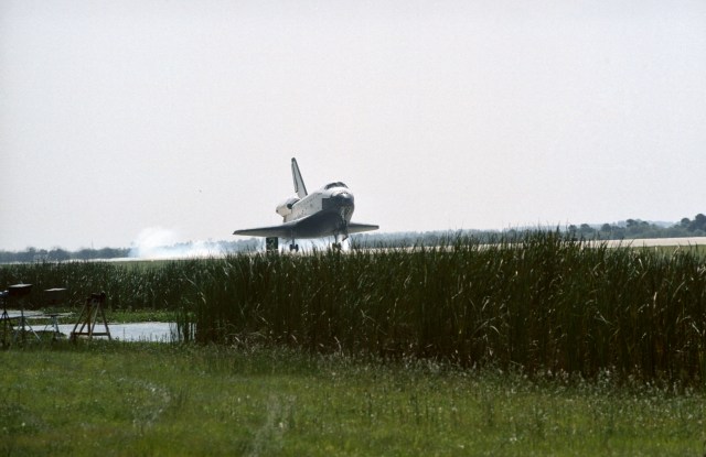 Space Shuttle Challenger landing at Kennedy Space Center at end of STS 41-G