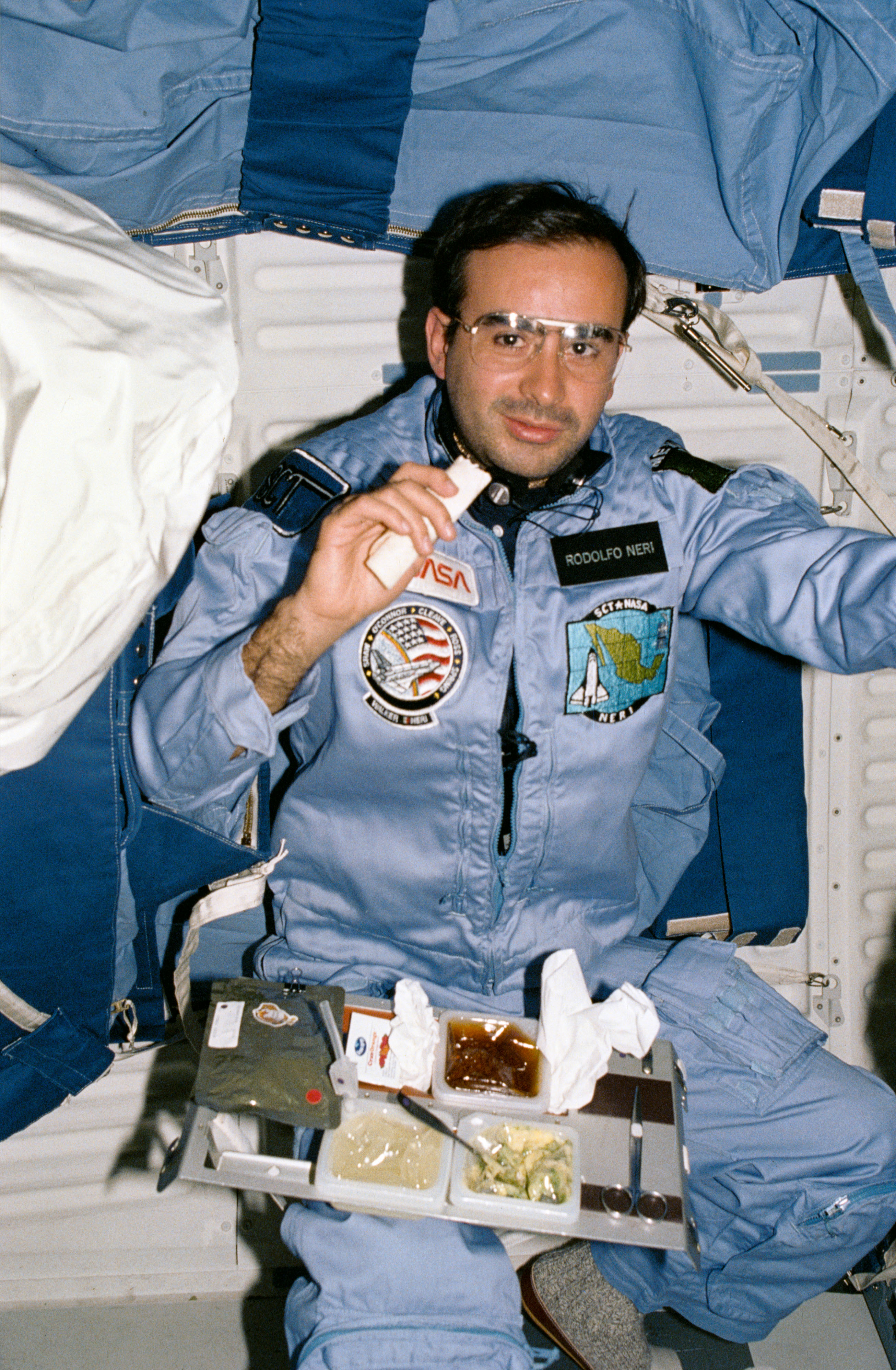 Rodolfo Neri Vela enjoys a trend-setting tortilla during the STS-61B mission