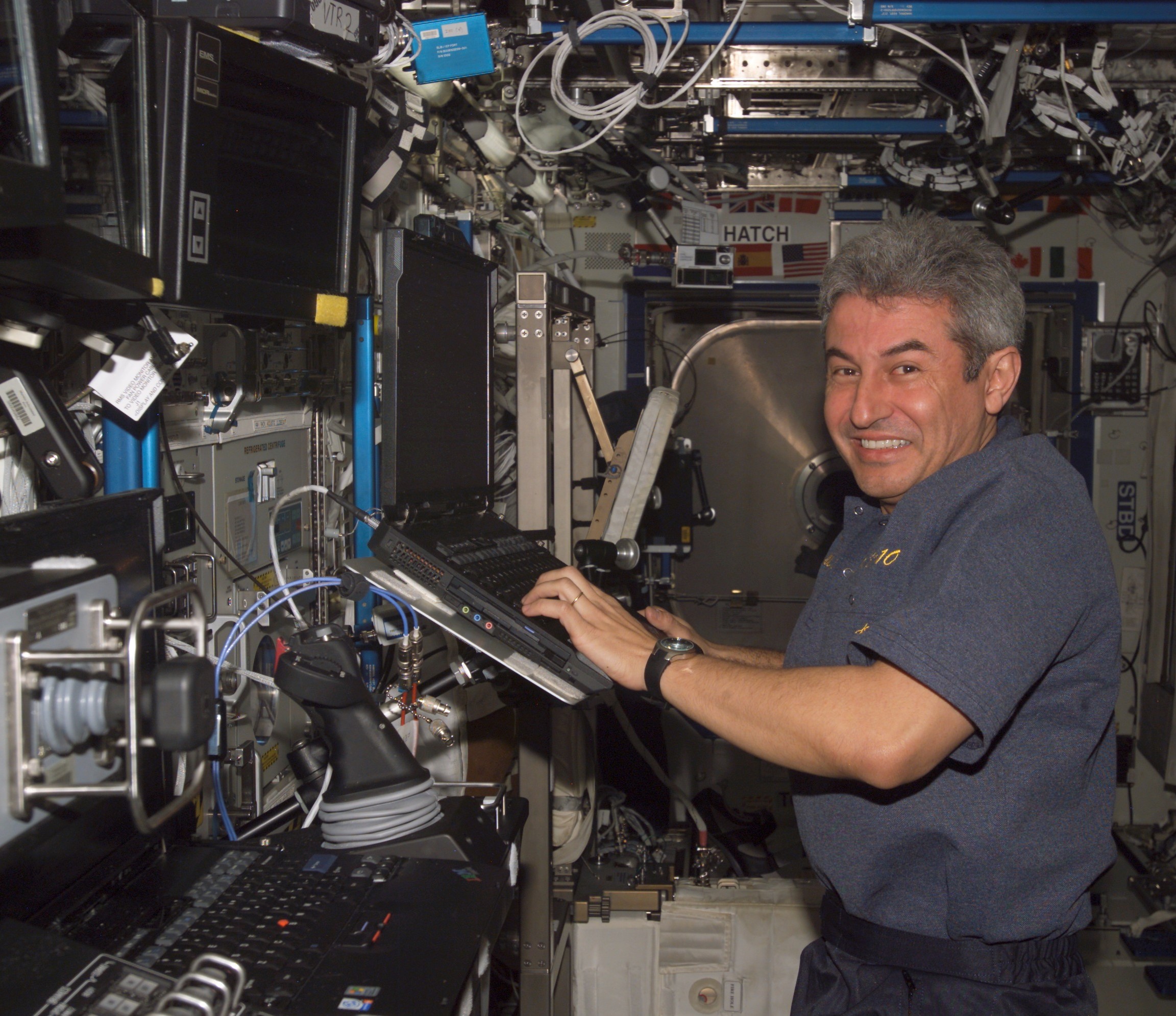 Pontes works on an experiment in the Destiny Laboratory Module