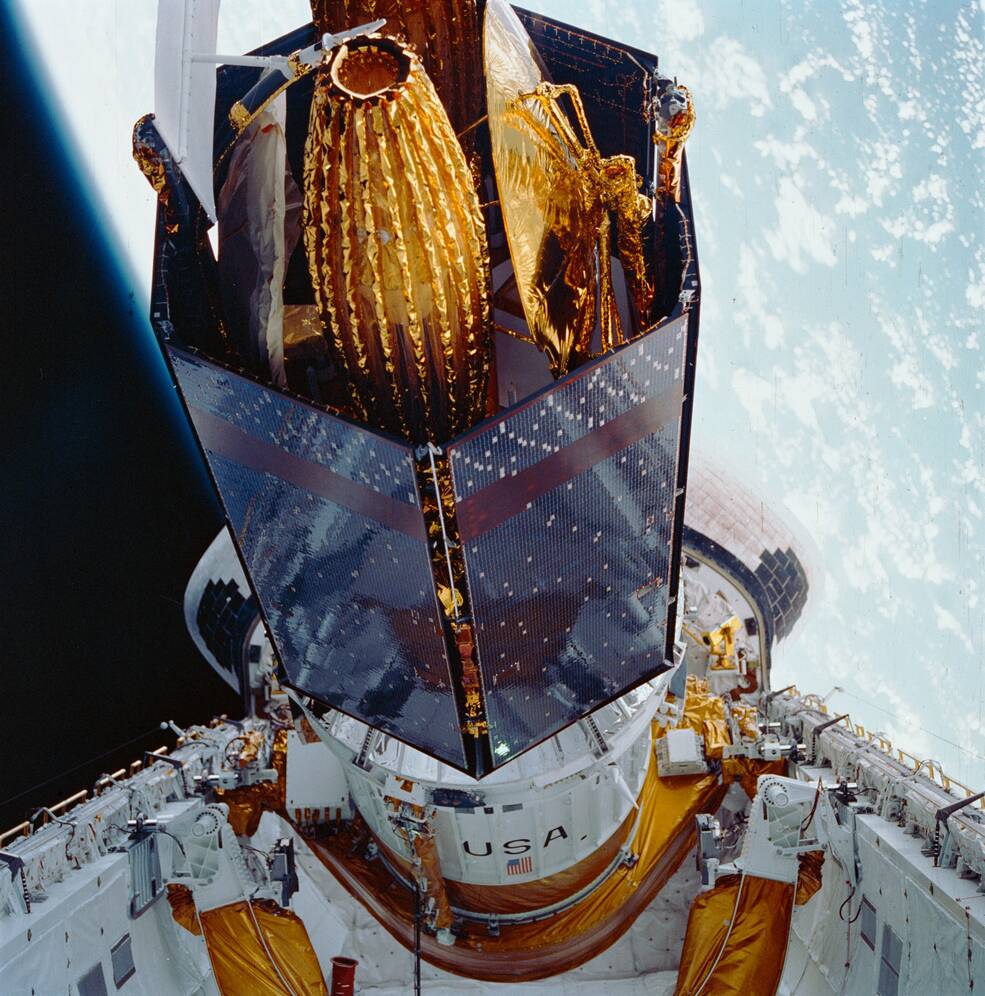 TDRS/IUS combination in its tilt table raised to its pre-deploy position in Discovery’s payload bay.