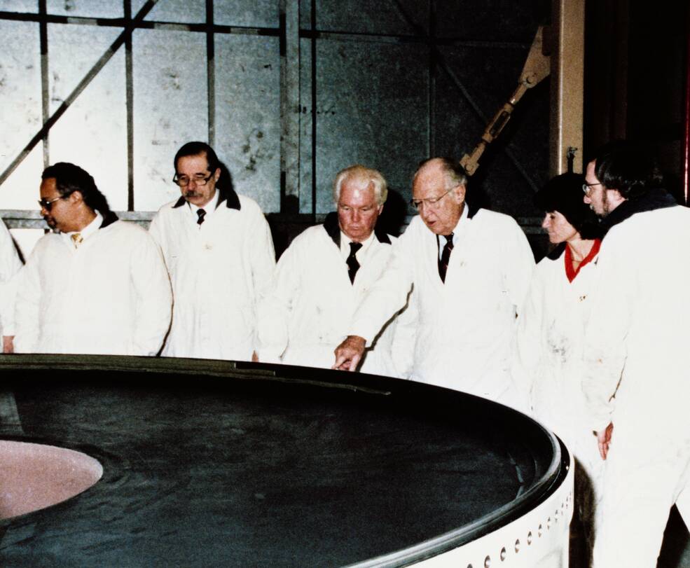members of the Rogers Commission examine a SRB field joint