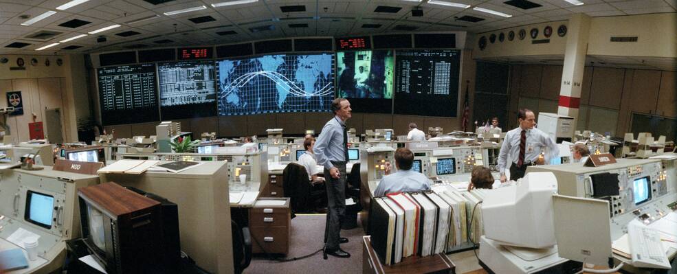 Mission Control during the STS-26 crew’s tribute to the astronauts lost in the Challenger accident. Flight Director J. Milton “Milt” Heflin, center, and capsule communicator G. David Low, right