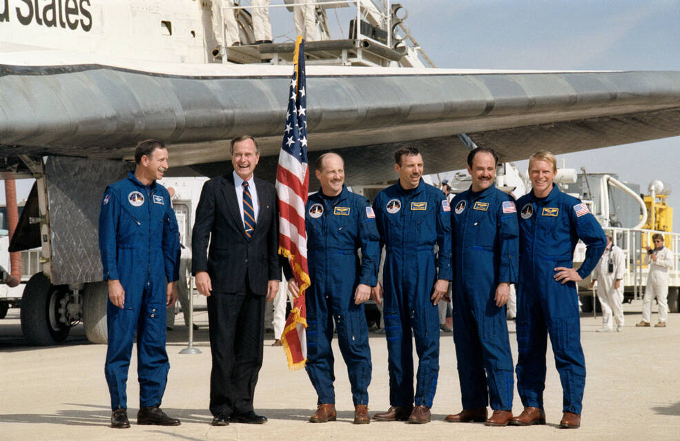 The STS-26 crew poses with Vice President George H.W. Bush.