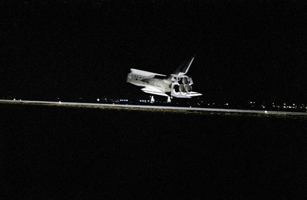 Space shuttle Challenger lands at Edward Air Force Base