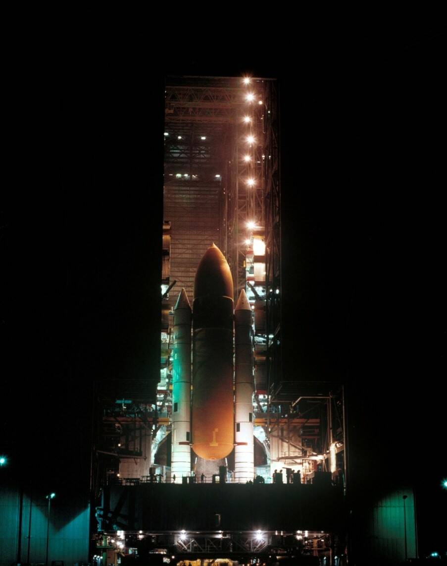 Challenger begins its rollout from the VAB to Launch Pad 39A