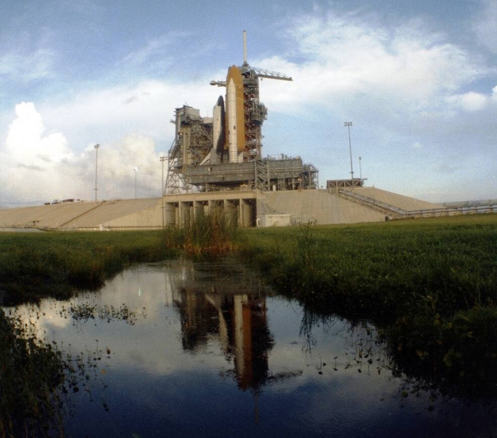 Challenger arrives at Launch Pad 39A