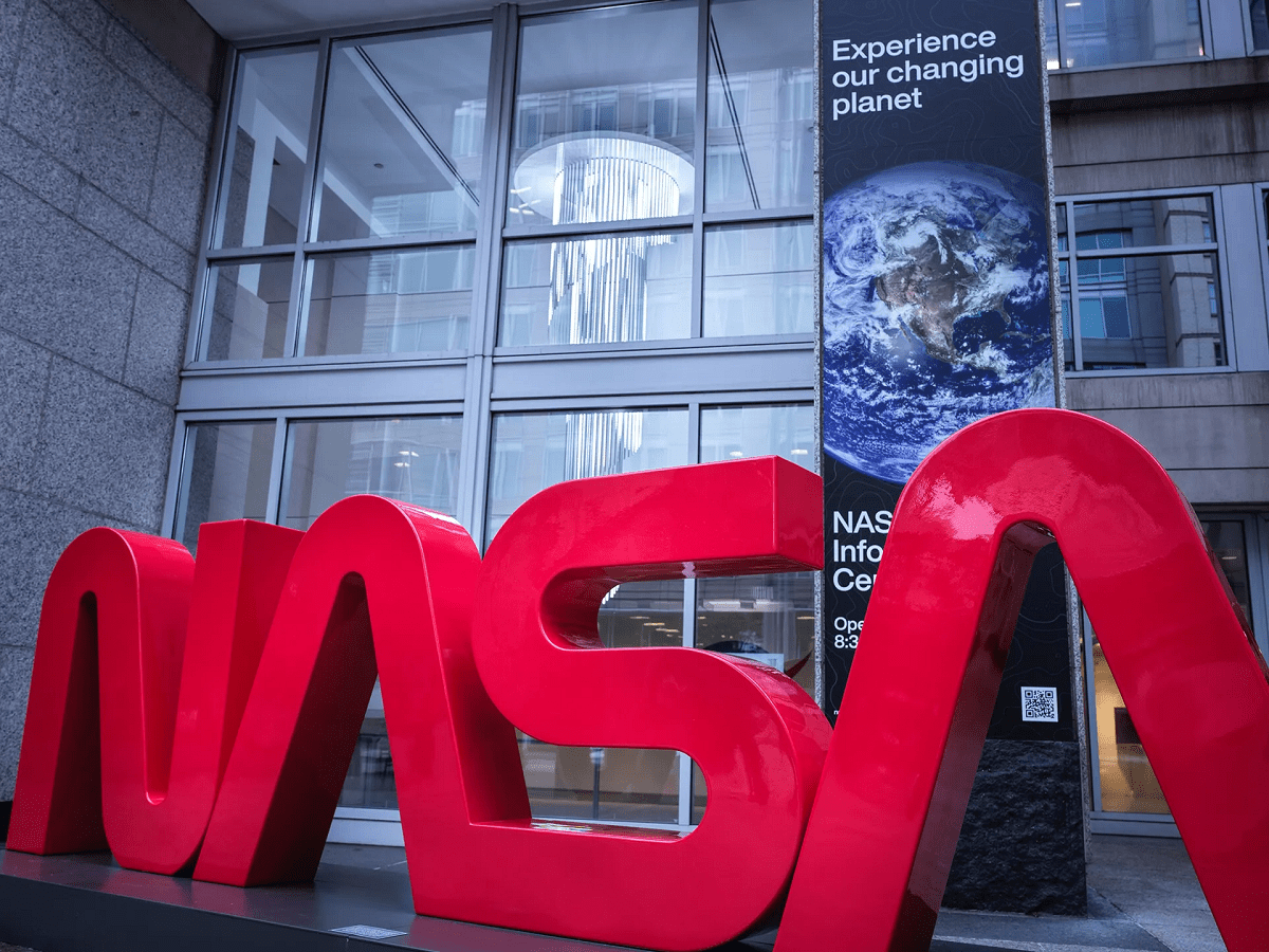 NASA Worm logo in front of NASA HQ building