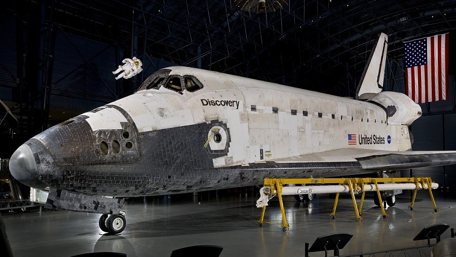 Space shuttle Discovery nello Stephen F. Udvar-Hazy Center dello Smithsonian Institution del National Air and Space Museum a Chantilly, Virginia
