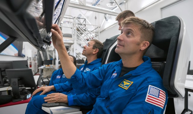 NASA astronauts (from left) Michael Barratt and Matthew Dominick, SpaceX Crew-8 Pilot and Commander respectively, are pictured during a training session at SpaceX headquarters in Hawthorne, California. Credit: SpaceX